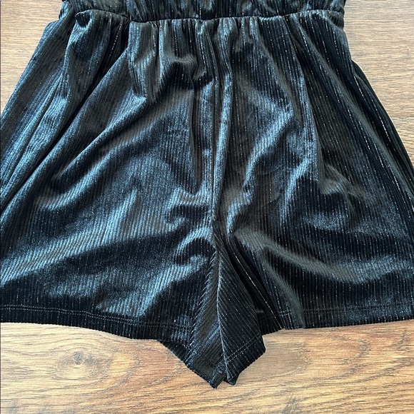 NWT Wild Fable Black Velvet Long Sleeve Romper | Velvet Romper | Velvet - Picture 6 of 8